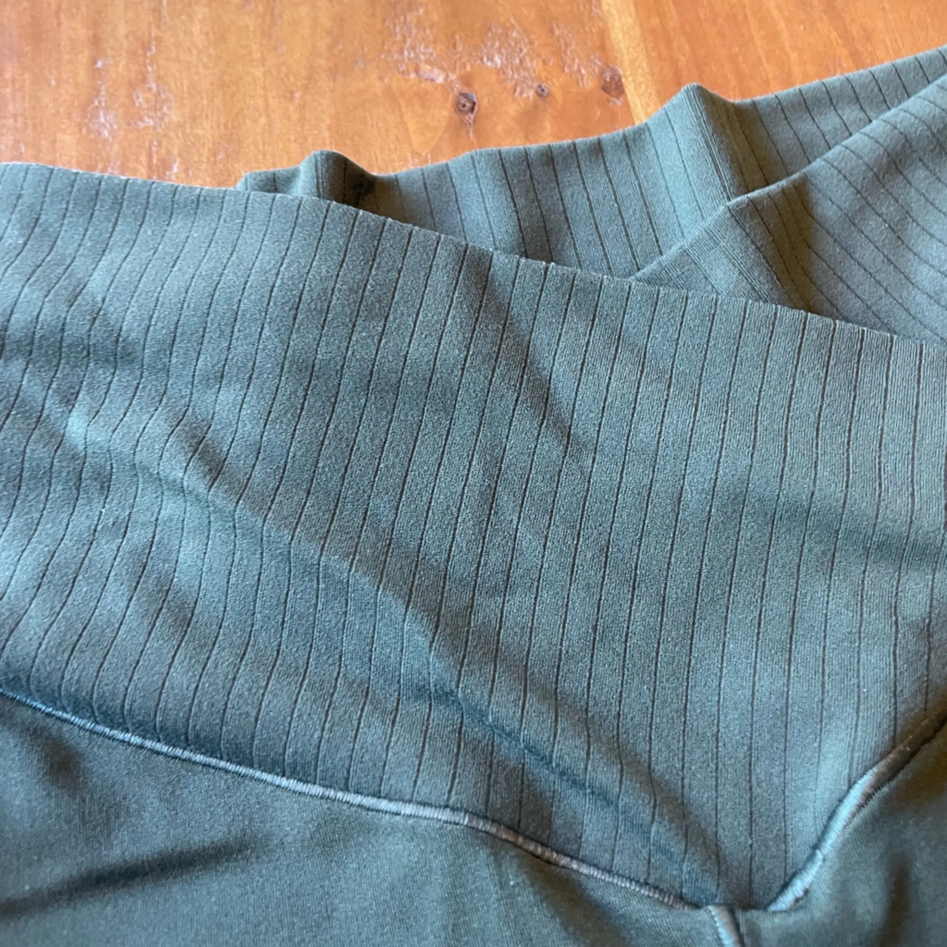 Offline by Aerie Real Me High Rise Crossover Ribbed Waist 7” Bike Short Green - Image 3