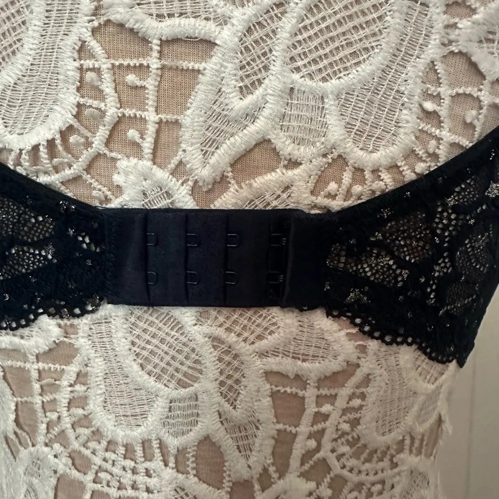 No Boundaries Black Bra with Adjustable Straps and Molded Cups - Image 5