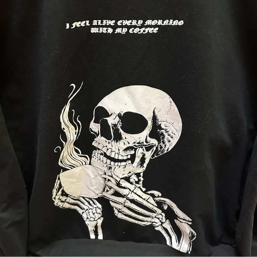 ROMWE Black Skull Graphic Sweater size L - Image 2