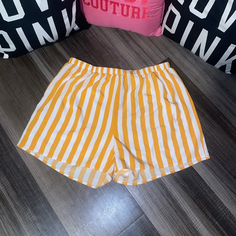 SHEIN Yellow and White Athletic Shorts with Vertical Stripes - Image 6