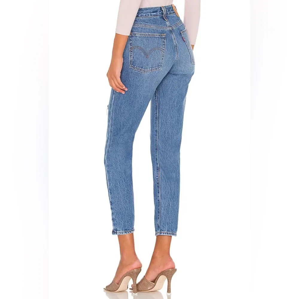 NWT Levi’s Women’s Wedgie Icon Jean in Athens Asleep Distressed Wash | 28 - Image 3