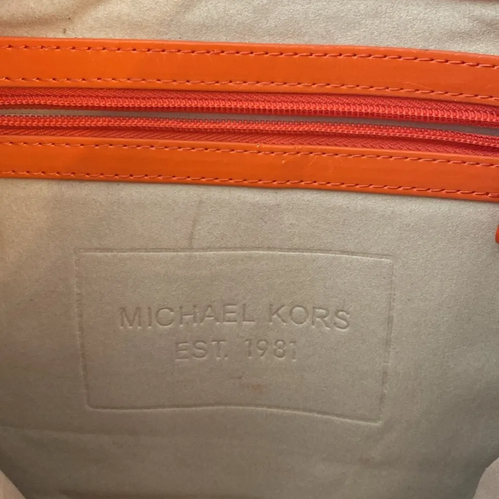 Michael Kors New York jet Set Signature Orange quilted tote - Image 6