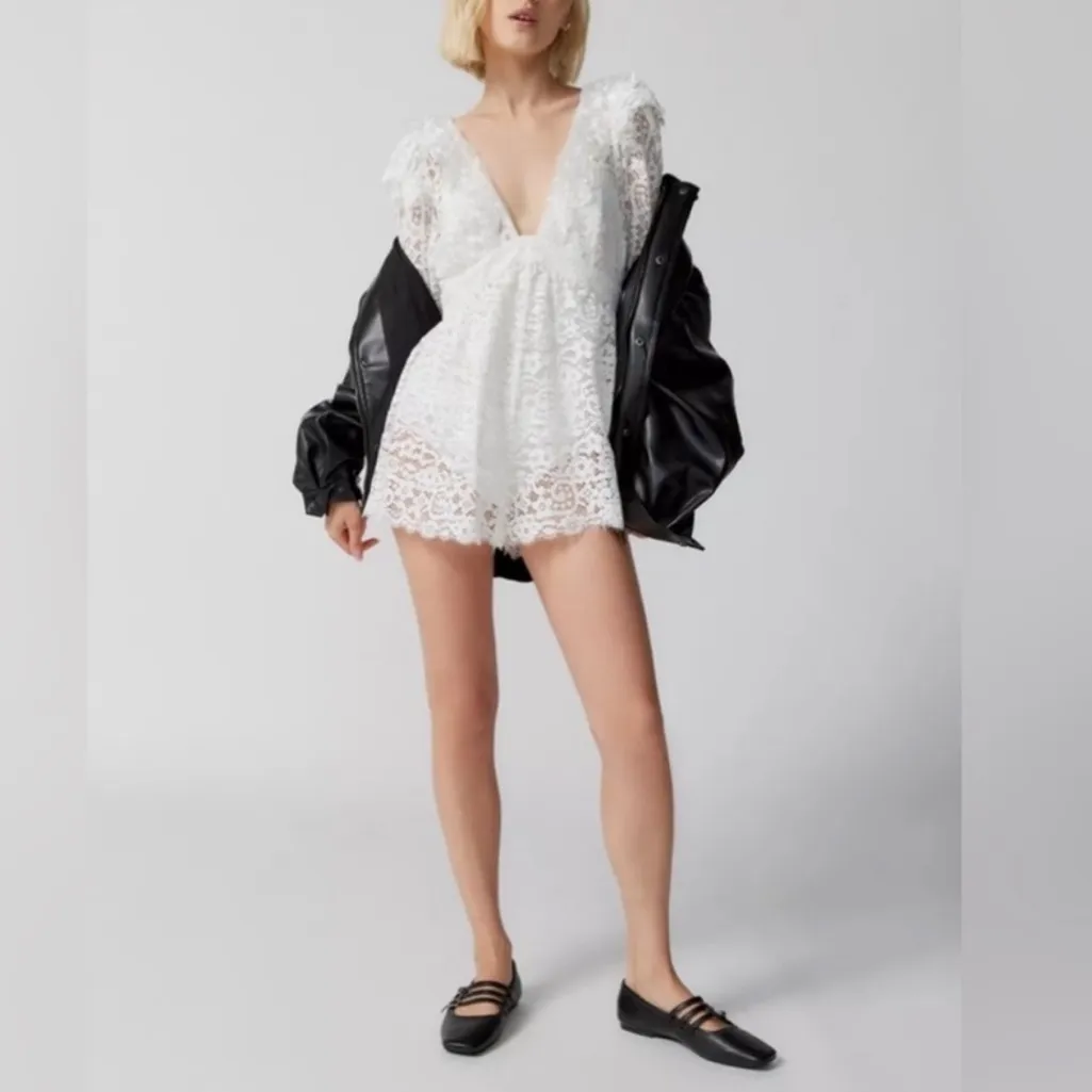 For Love & Lemons Women’s Santo Shorts Romper in White Lace Size Small - Image 10