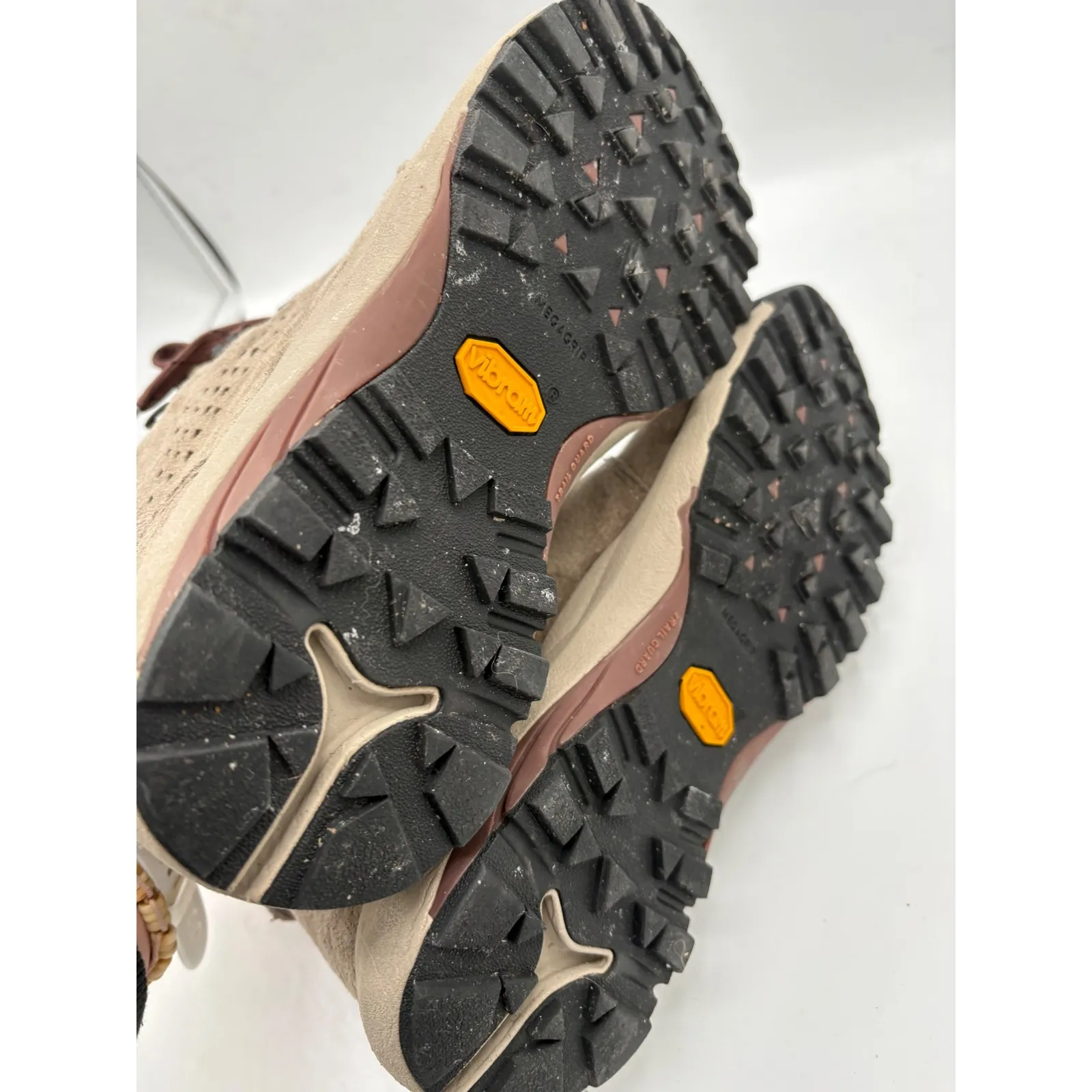 Danner Women s Tan Suede Leather Waterproof Hiking Boots Vibram Sole Size 6 - Image 6