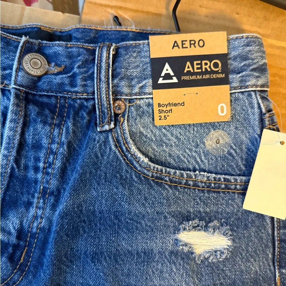 Nwt Aero 2.5” Distressed Boyfriend Denim Shorts - Image 3