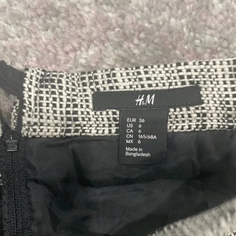 H&M Women's Stripe Plaid Black Cream Zip Up A-Line Mini Work Wear Skirt Sz 6 - Image 3