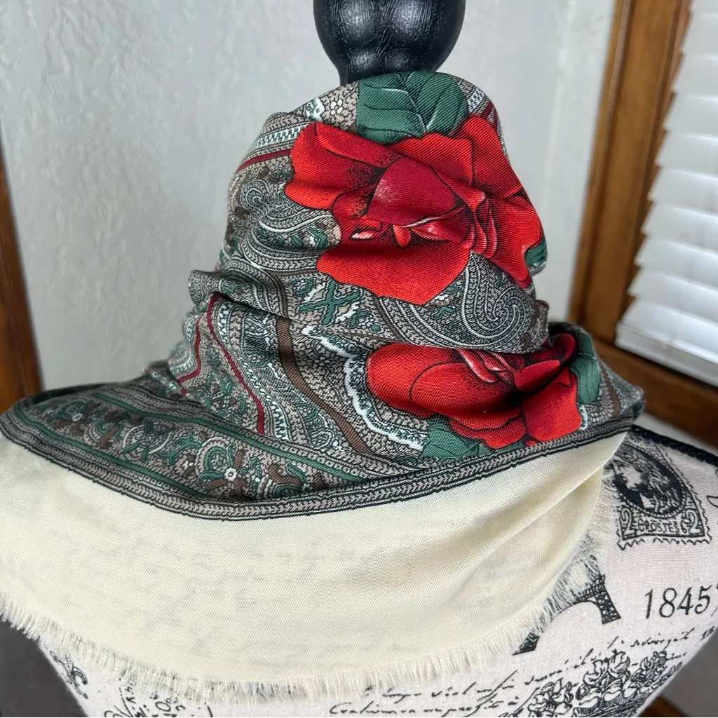 VTG Franco Laurenti Red Rose Design Ivory Italian Scarf Large Square 44”x44” - Image 4