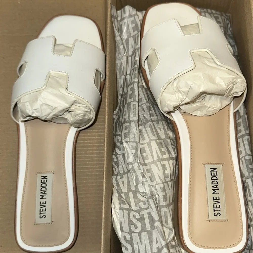 Steve Madden Hadyn White Leather Sandals. - Image 2