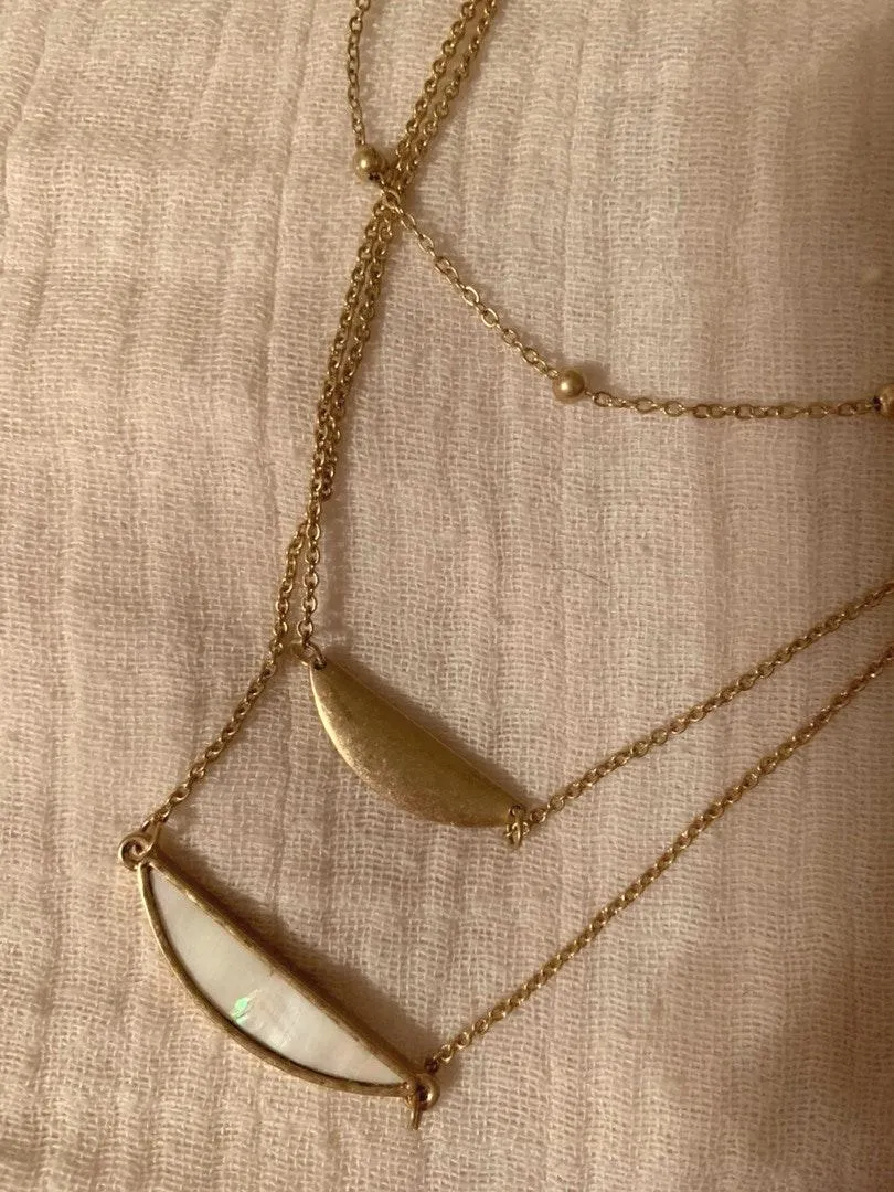 Boutique Layered Gold Necklace - Image 3