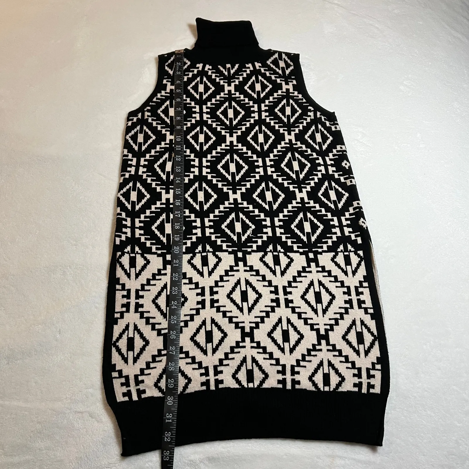 Women's Sleeveless Turtleneck Sweater Top Tunic Size Small Aztec Print Neutral Black - Image 5