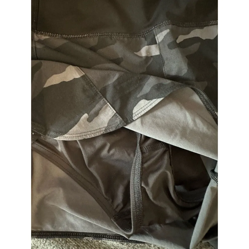 Athleta Lined Athletic Shorts Black Gray Camouflage Women’s Size Small - Image 5