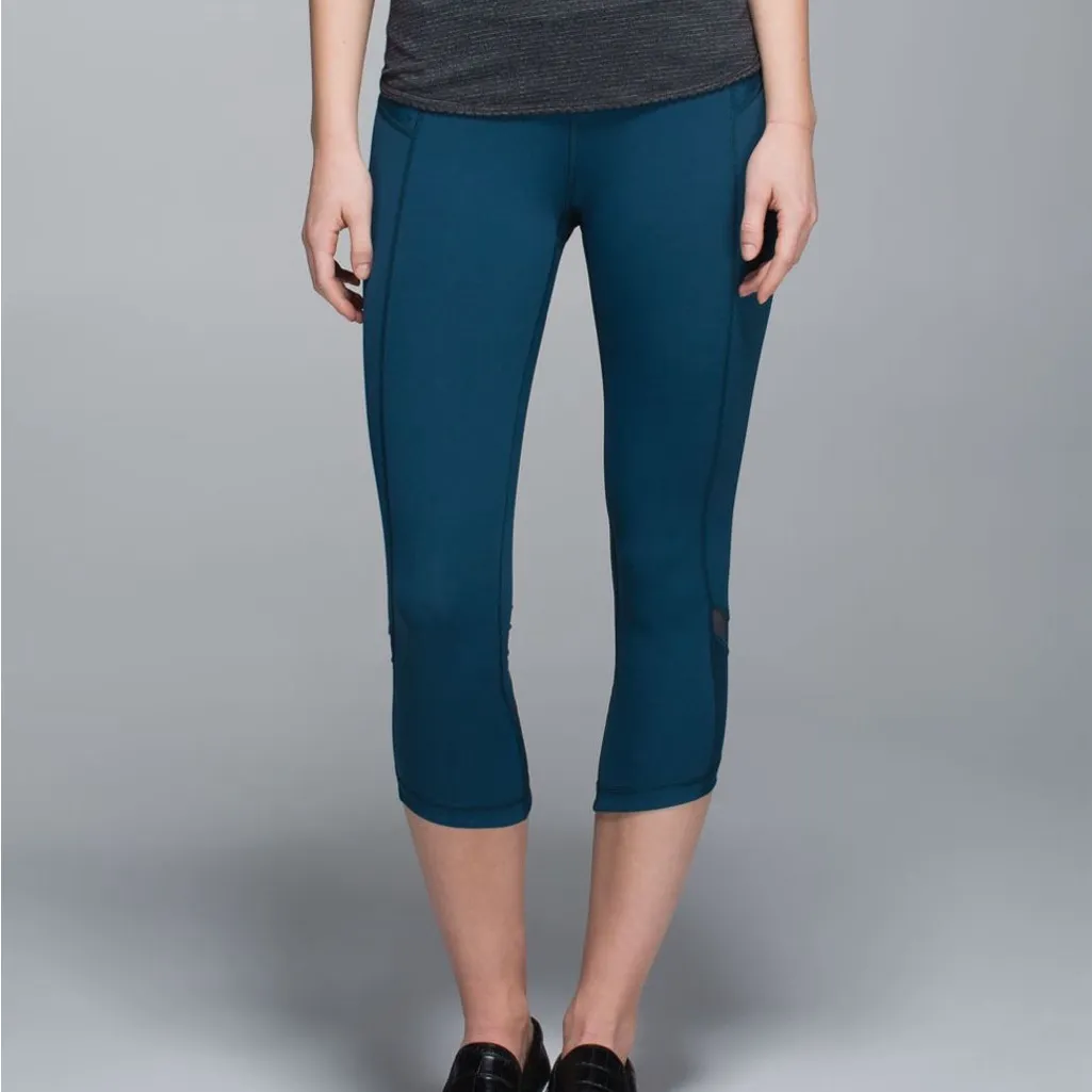 Women’s Lululemon Just Breathe Crop Mesh Leggings Alberta Lake Blue Black sz 6 - Image 9