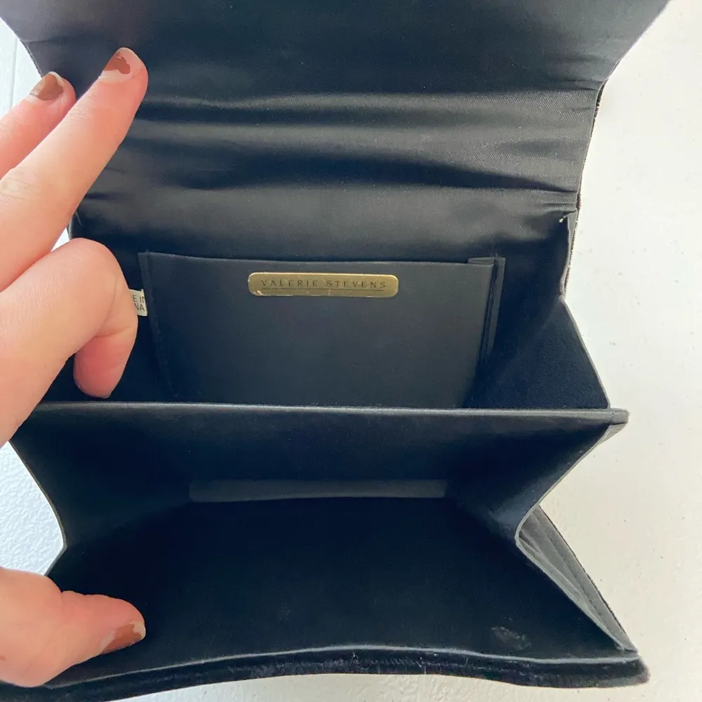 EUC Vintage Valerie Stevens women’s solid black soft velvet rope strap crossbody - Image 4