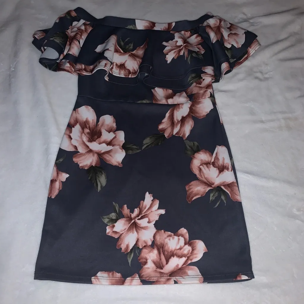 Blooms in the City Off Shoulder Ruffle Mini Dress Gray Grey Mauve Pink Floral Size M - Image 5
