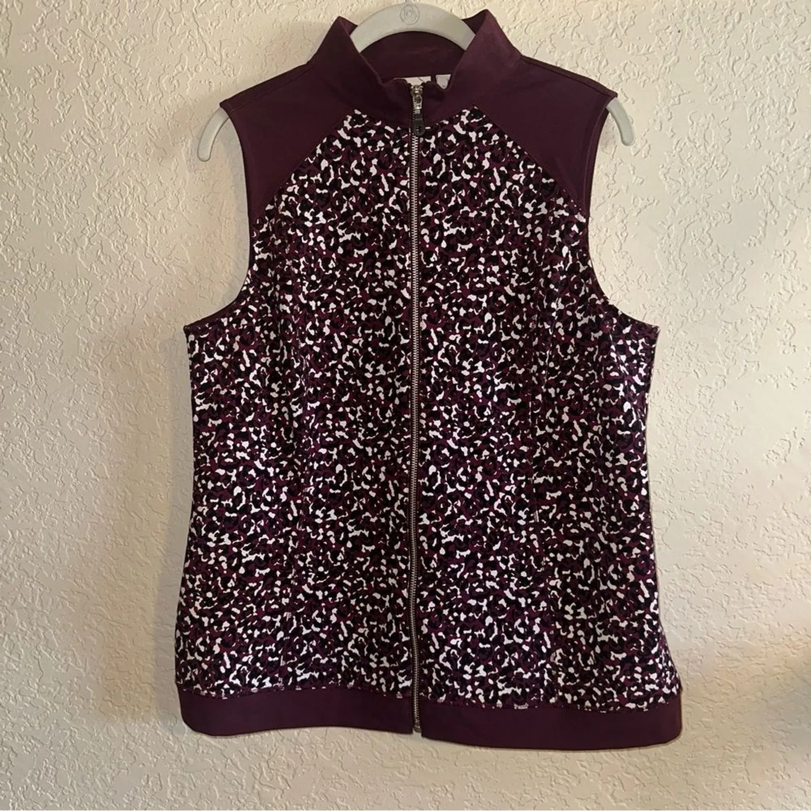 Weekends by Chico's Women's Burgundy Floral Print Zip Up Vest‎ Size 1 Purple Size M - Image 6