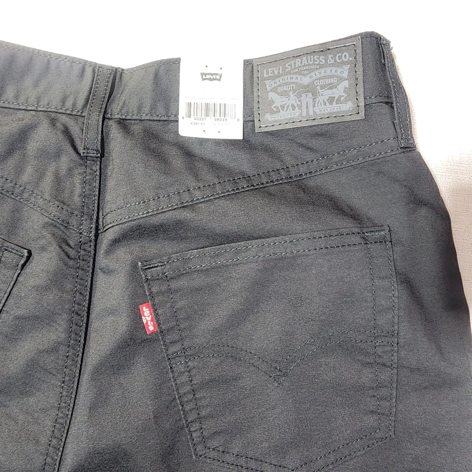 Levi's high waisted mom jeans 30 x30 - Image 6