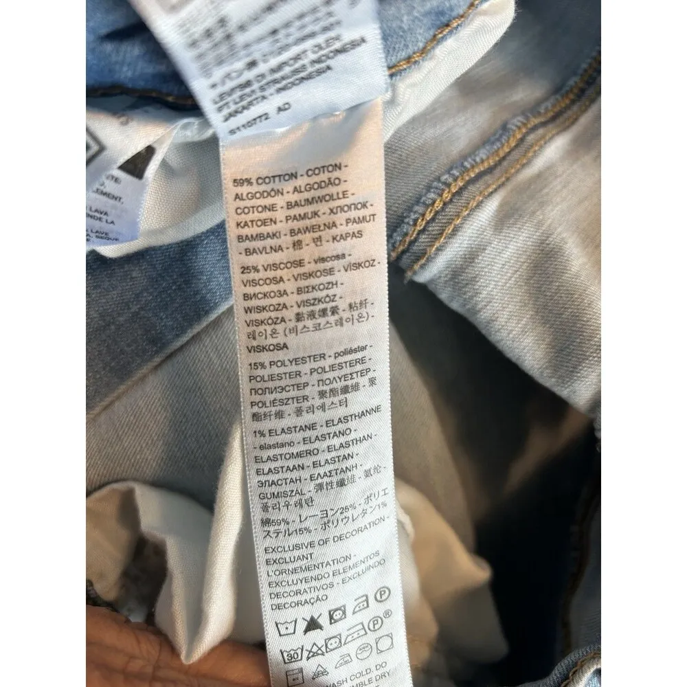 Levi’s Women's Denim Jean Shorts Size 32 Mid Length Zip Fly Cuffed Light Wash - Image 4