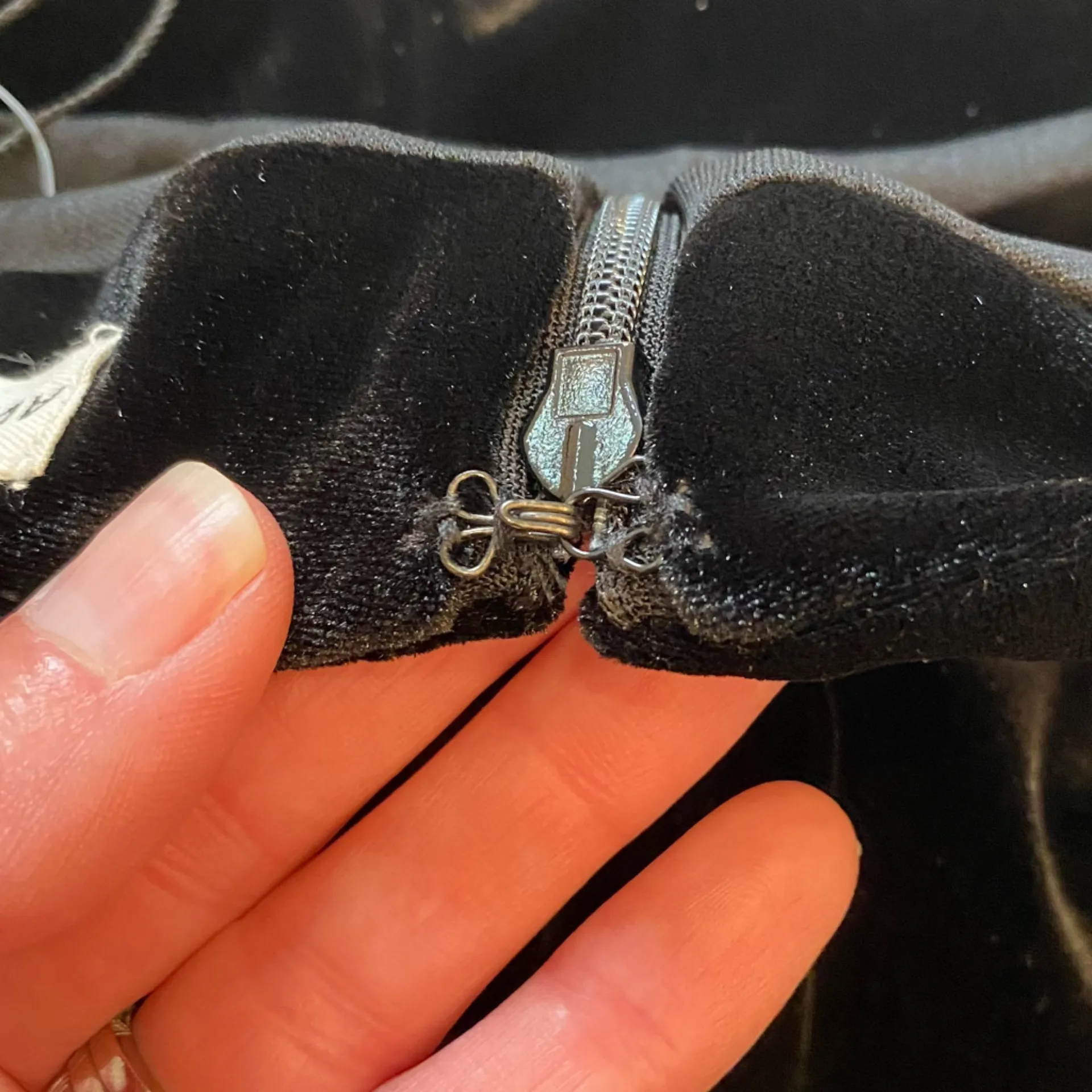 NWT Avec Les Filles Rich Soft Black Velvet Rosette Draped Mini Skirt, Size XS - Image 9