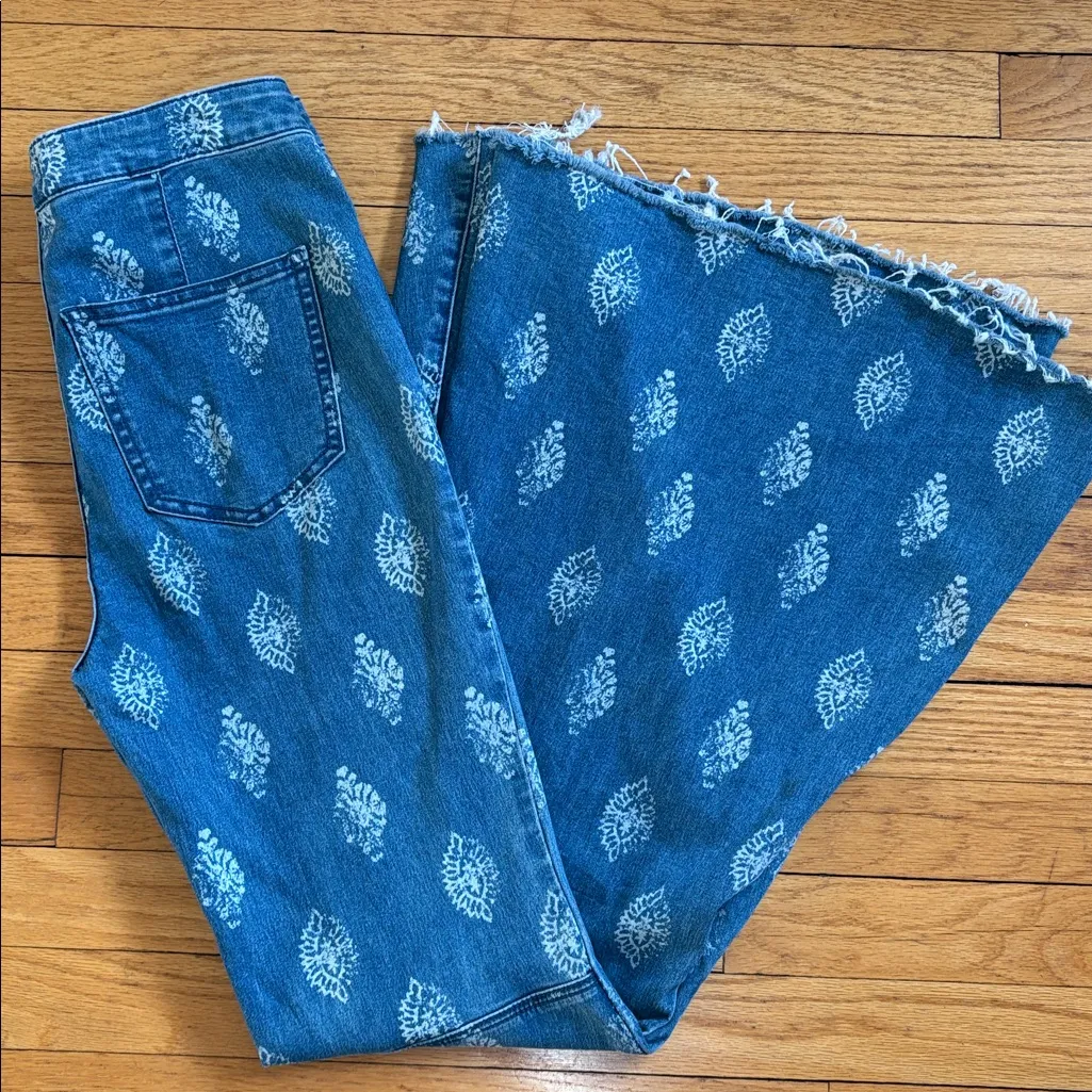 Like New Free People Just Float On Flare Jeans Size - Image 4