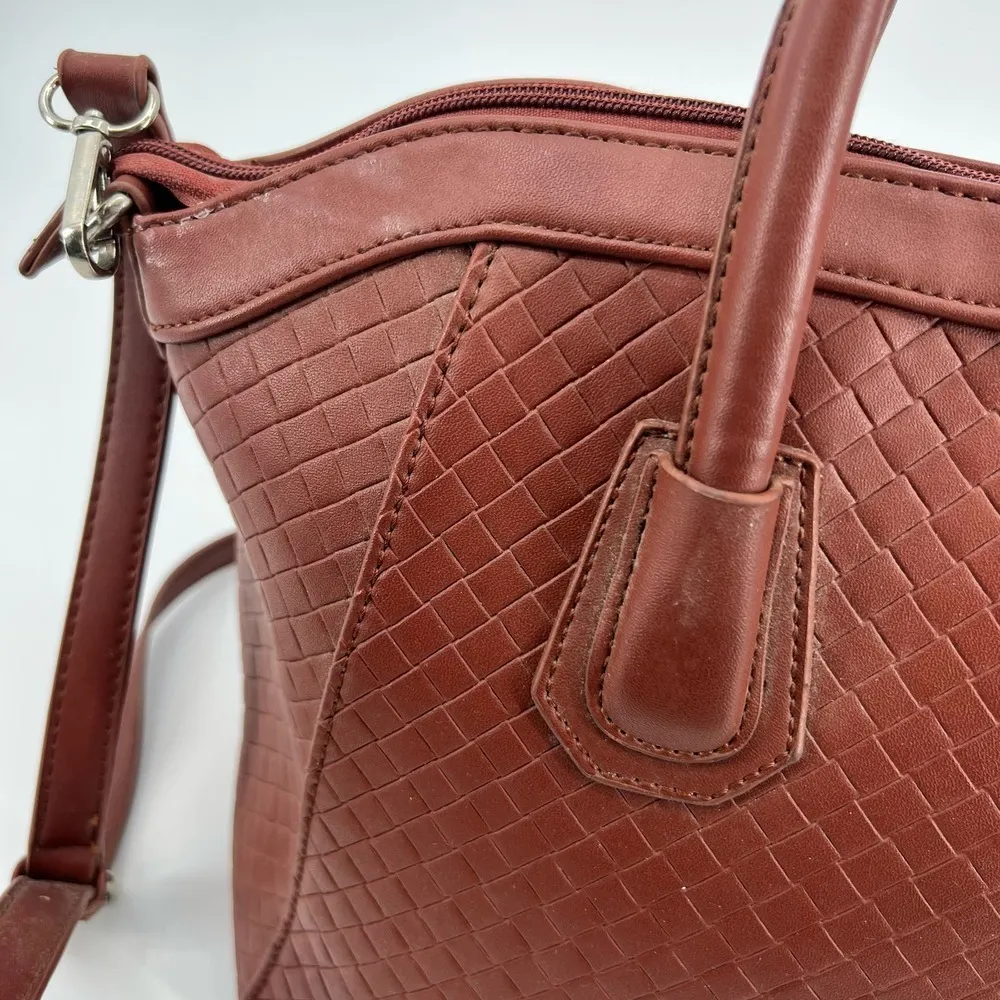 Adrienne Vittadini medium large crossbody satchel top size inside pockets - Image 4