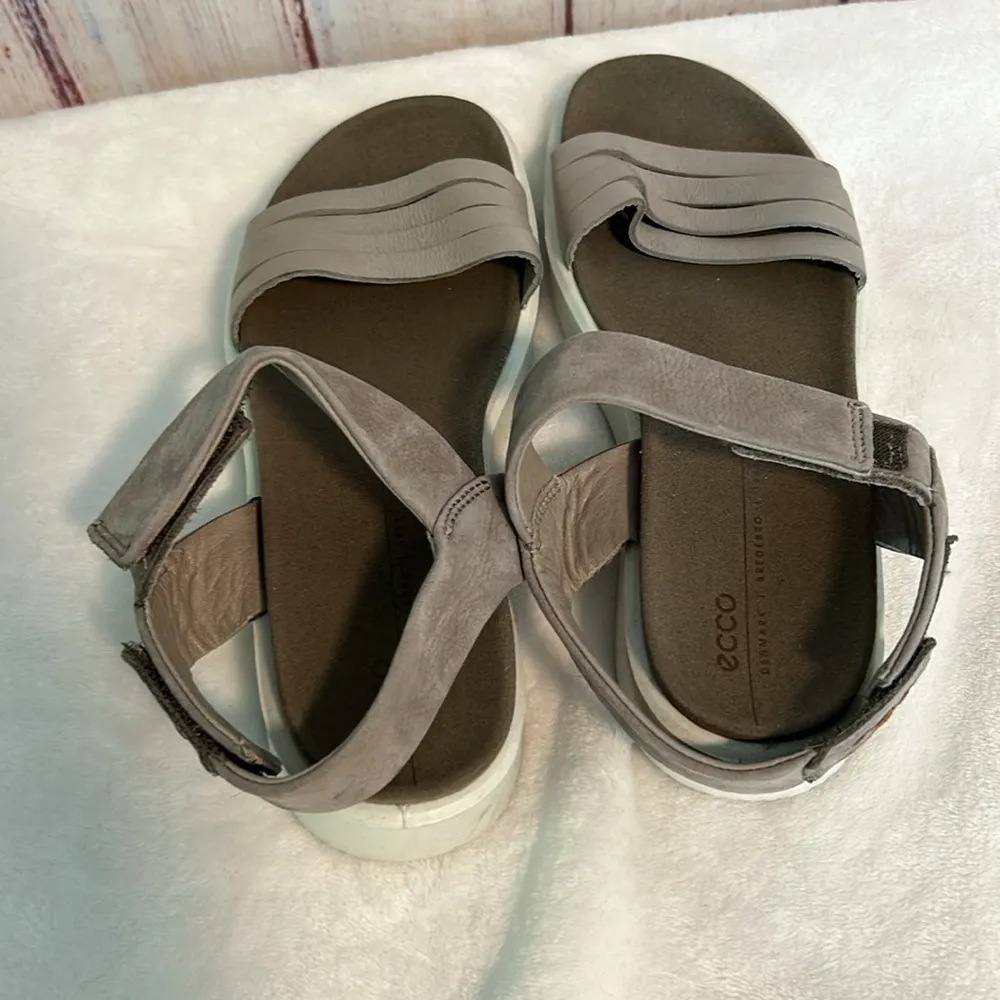 EUC Ecco Flowt Sandals - Image 8