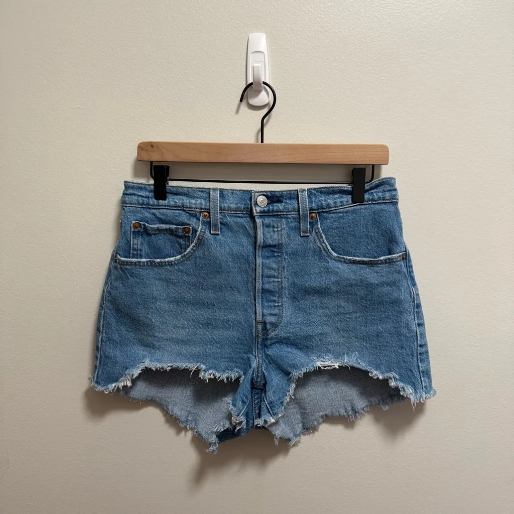 Levi’s classic ribcage 501 high rise denim shorts raw hem cutoff jean shorts - Image 3