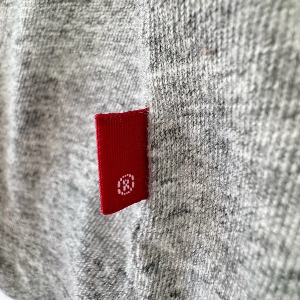 Levi’s Heather Gray Red Blue & Black Center Logo Crewneck Tee Lady’s Cut - Image 4