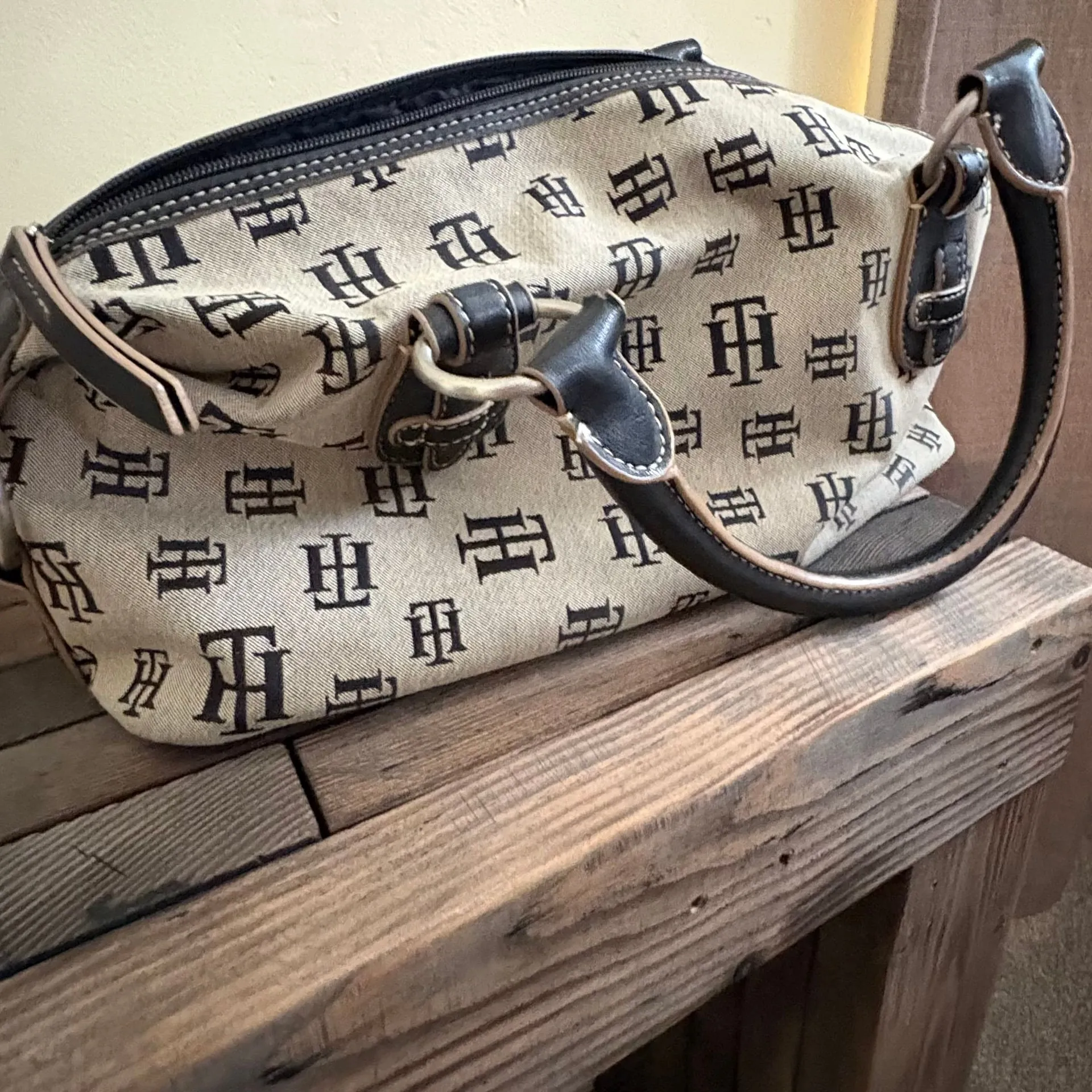 Vintage a Tommy  Hilfiger Boston bag satchel monogram two toned - Image 3