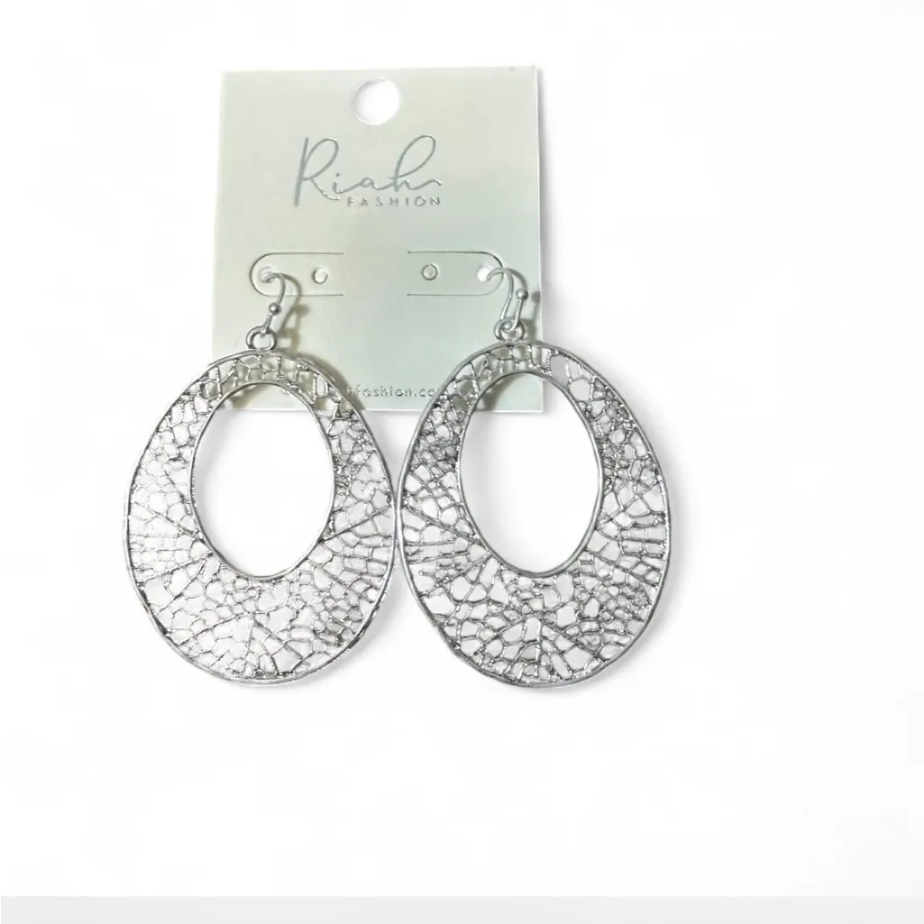 Webbed Pendant  Earrings‎ - Image 5