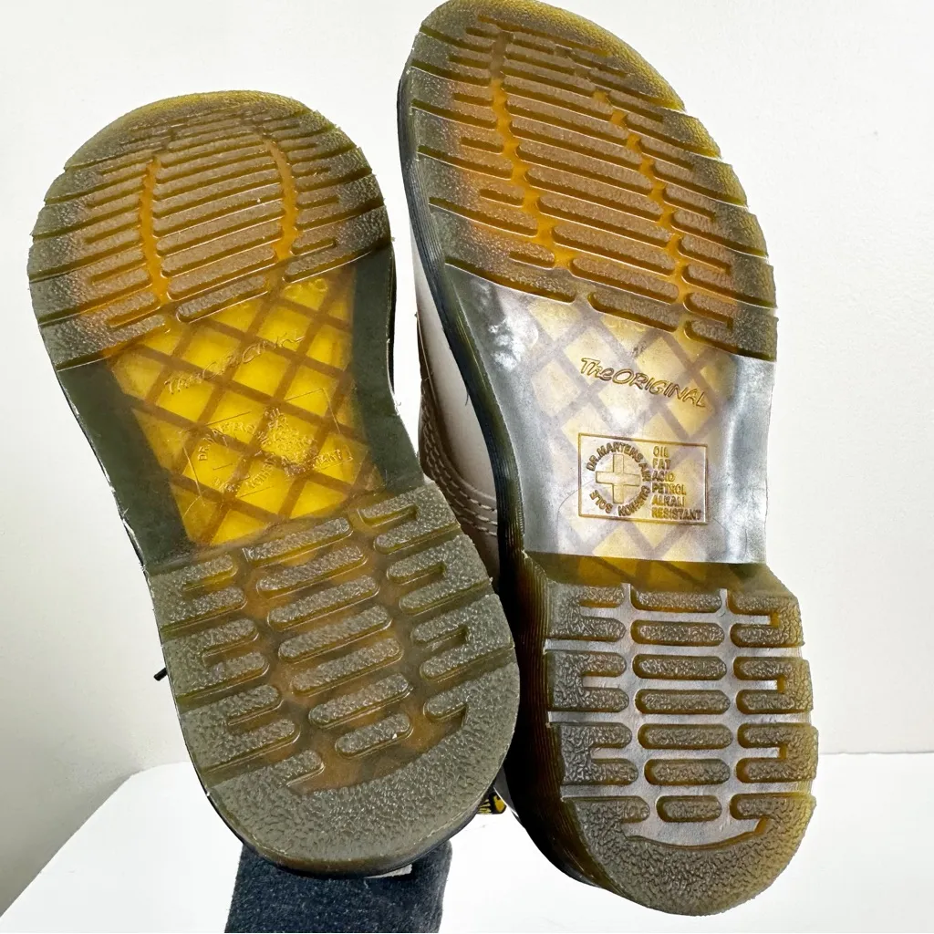 Dr. Martens Smooth Leather Lace Up Boots in Vintage Taupe Tan Womens 6 - Image 6