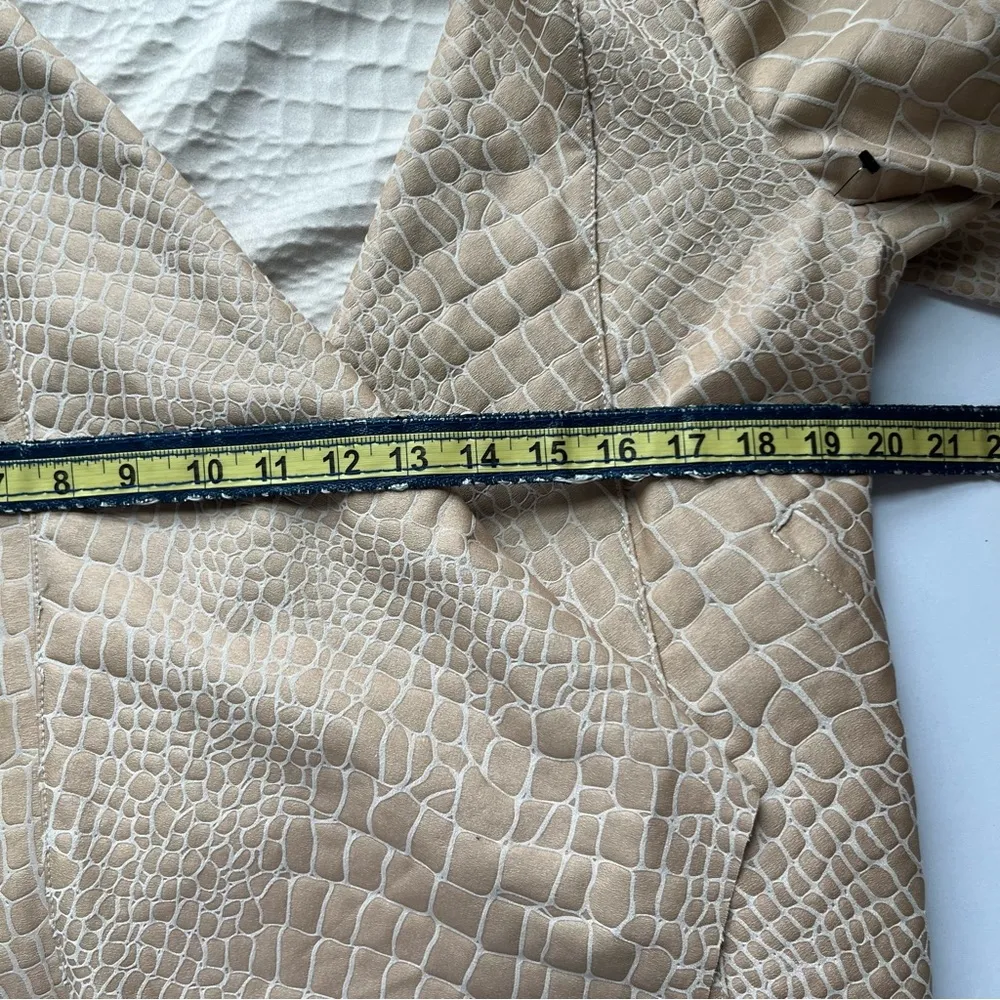 Blank NYC NWT Tan Faux Leather Croc Embossed Wishing Well Jacket Medium - Image 9