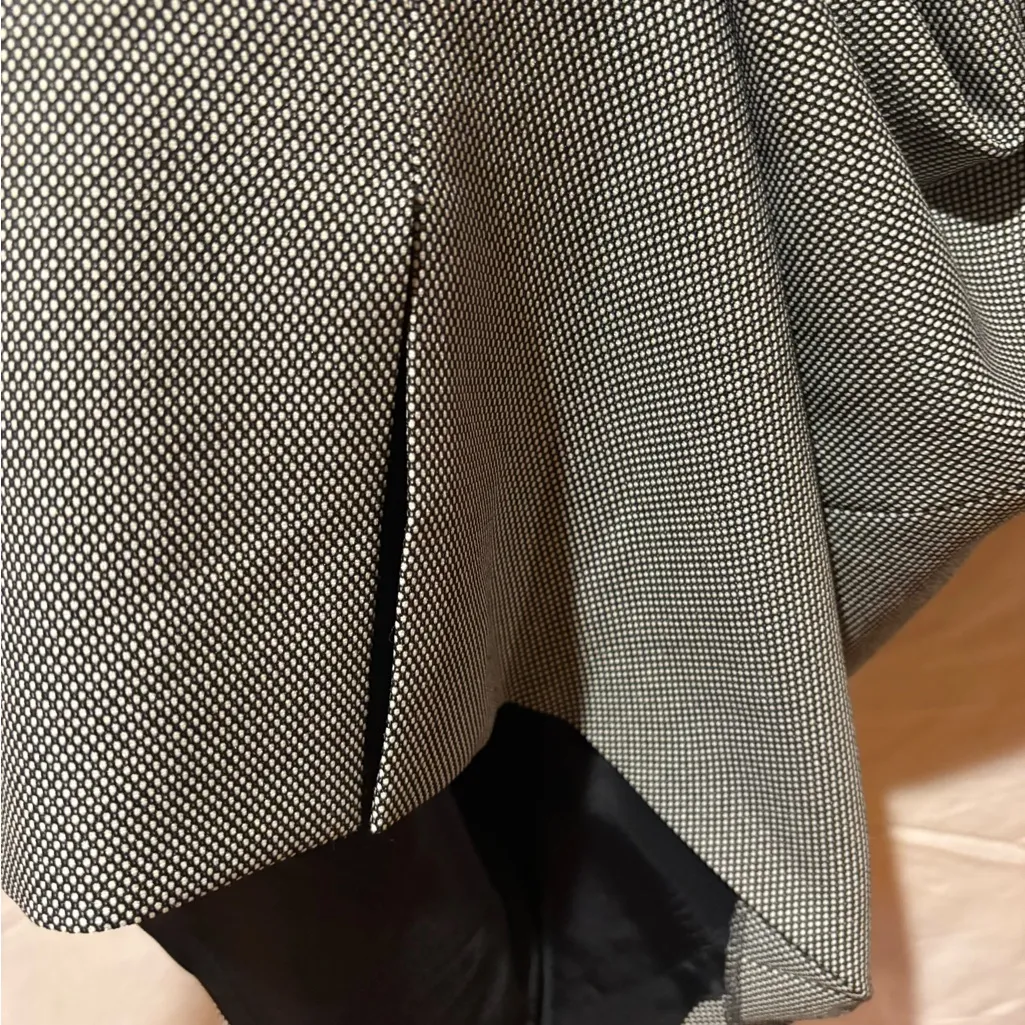 Tahari Arthur S. Levine women’s black and white sleeveless sheath dress size 4 - Image 5