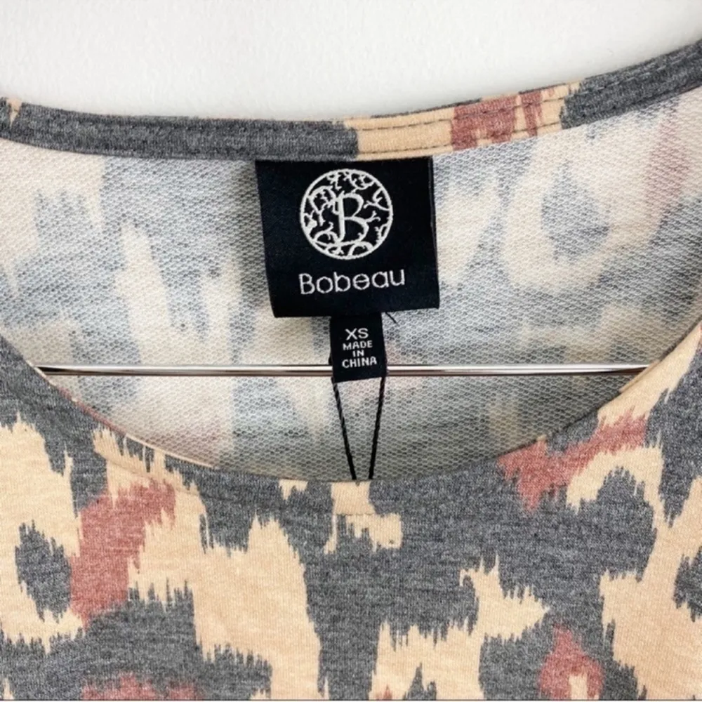 Bobeau Babydoll 3/4 Sleeves Blouse Size XS NEW Gray/Tan Nordstrom Animal Print - Image 4