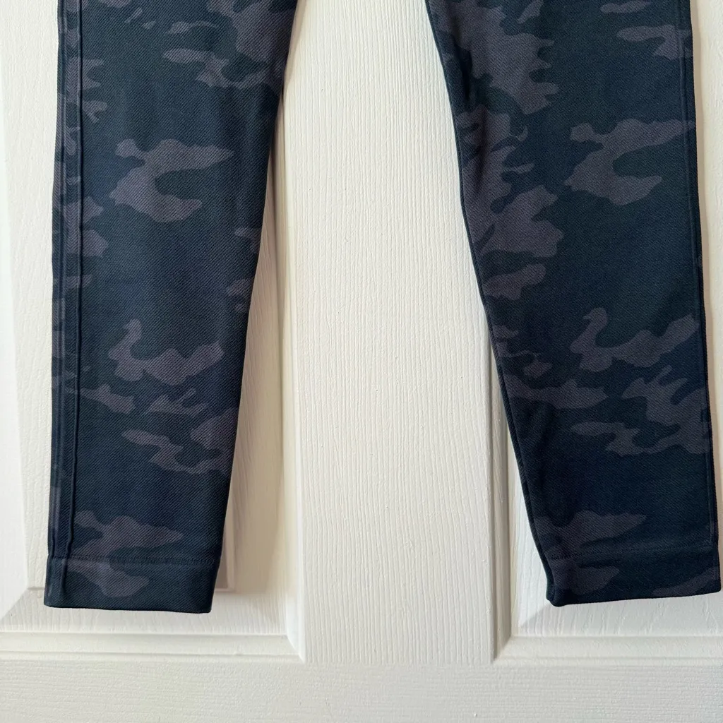 Spanx Look At Me Now High Waisted Seamless Leggings Black Camo Women Size Medium - Image 3