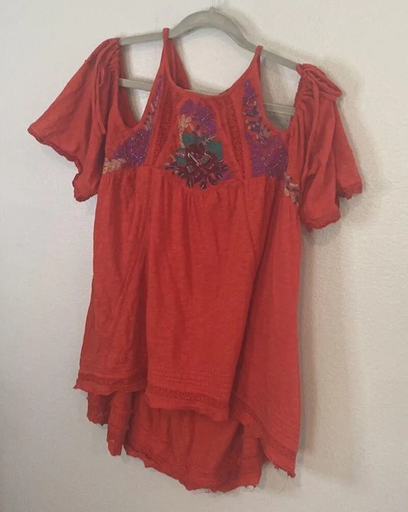 Free People fast times embroidered red cold shoulder high low top size medium - Image 4