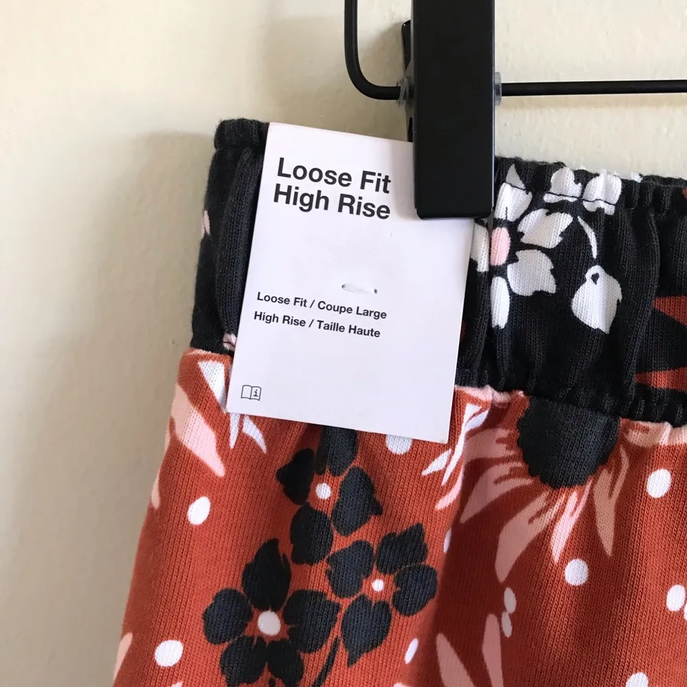 Nike Loose Fit High Rise Contrast Floral Shorts NWT - Image 4