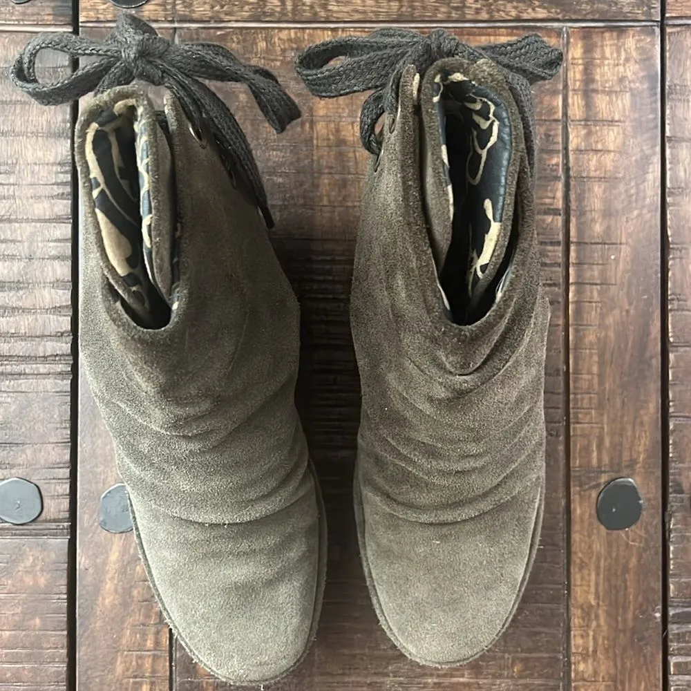 Fly London Women 38 US 7.5-8 Yama Wedge Platform Bootie Green Suede Lace Up Boot - Image 3