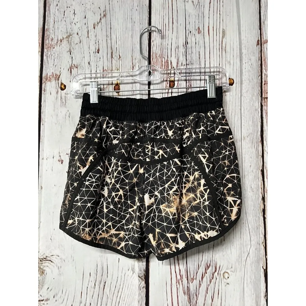 Lululemon Tracker Short III  - Star Crushed Multi Black / Size 6 - Image 2