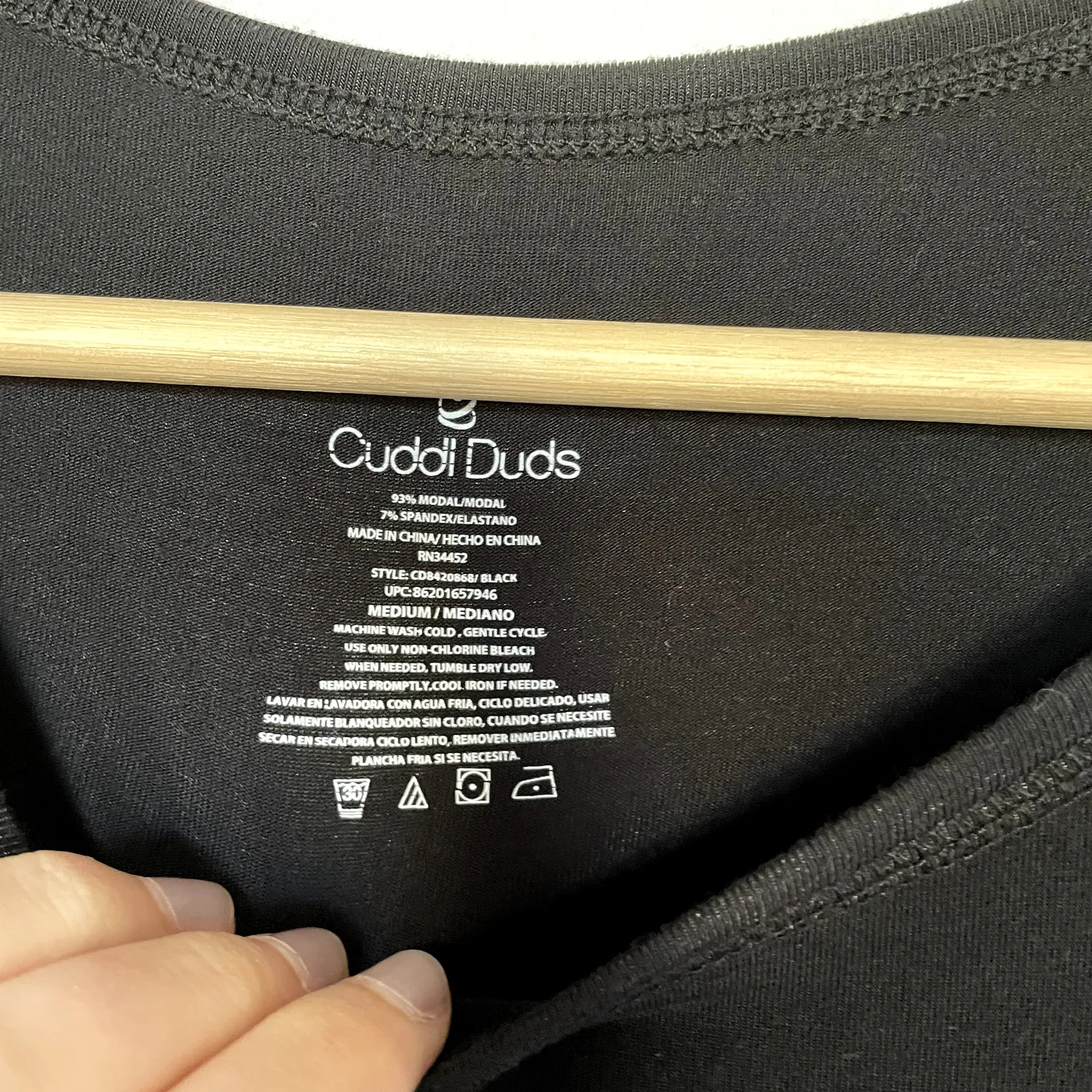 CuddlDuds black long sleeved shirt thumbholes women's size medium modal spandex - Image 3