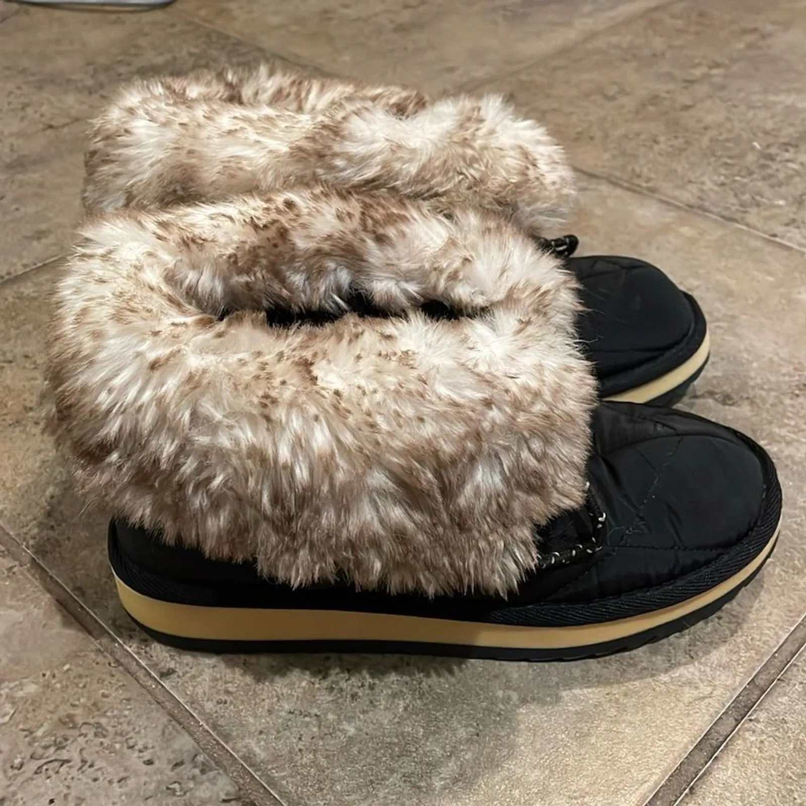 Time & Tru Black Thinsulate Faux Fur Quilted Boots Womens Size 7 Winter - Image 9