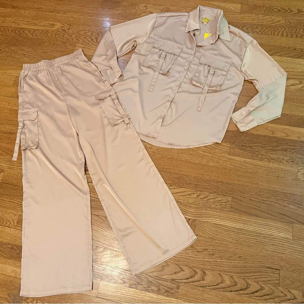 Chic two piece Satin Beige Pant and blouse set size S - Image 6