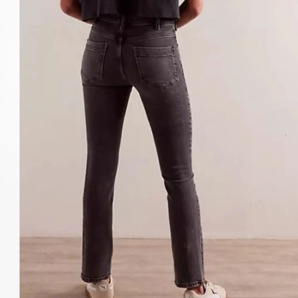 Free People Low Maintenance Mid-Rise Crop Boot Jeans. Size 24” - Image 5