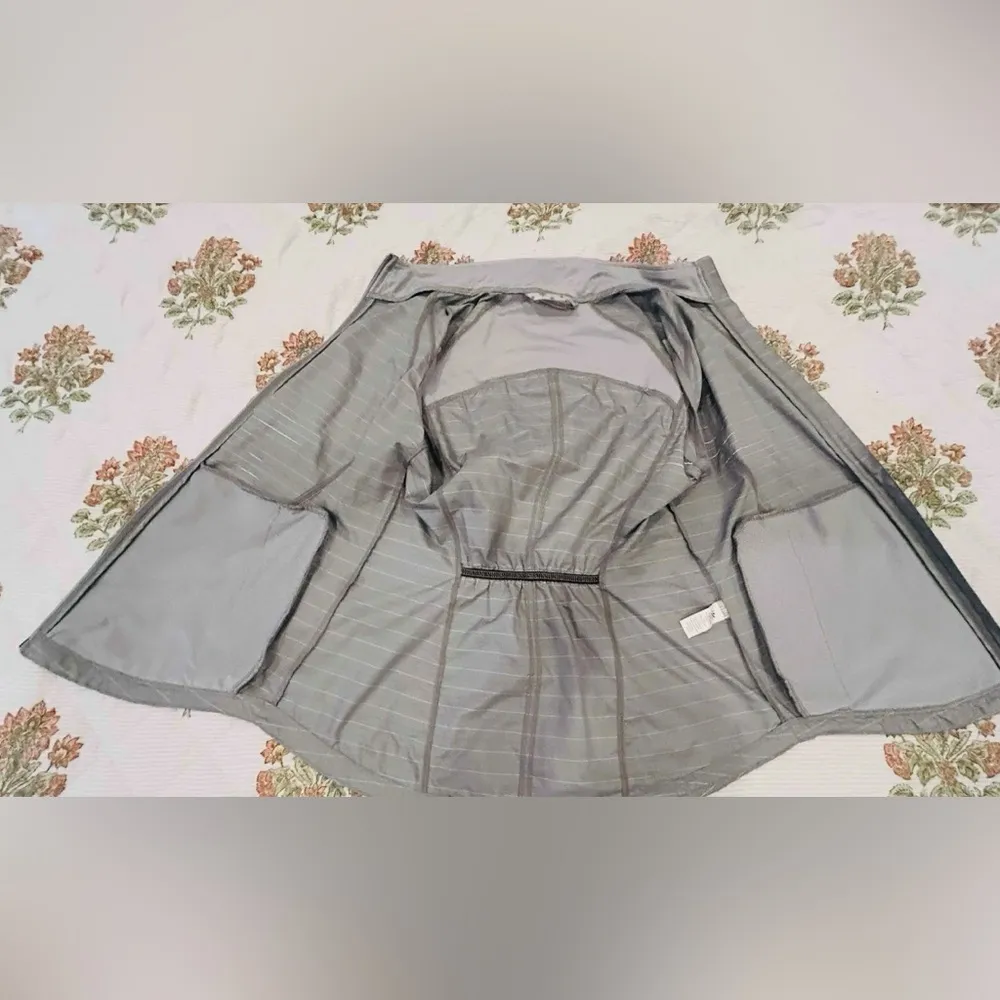 Athleta Gray Striped Zip-Up Vest women small - Image 4