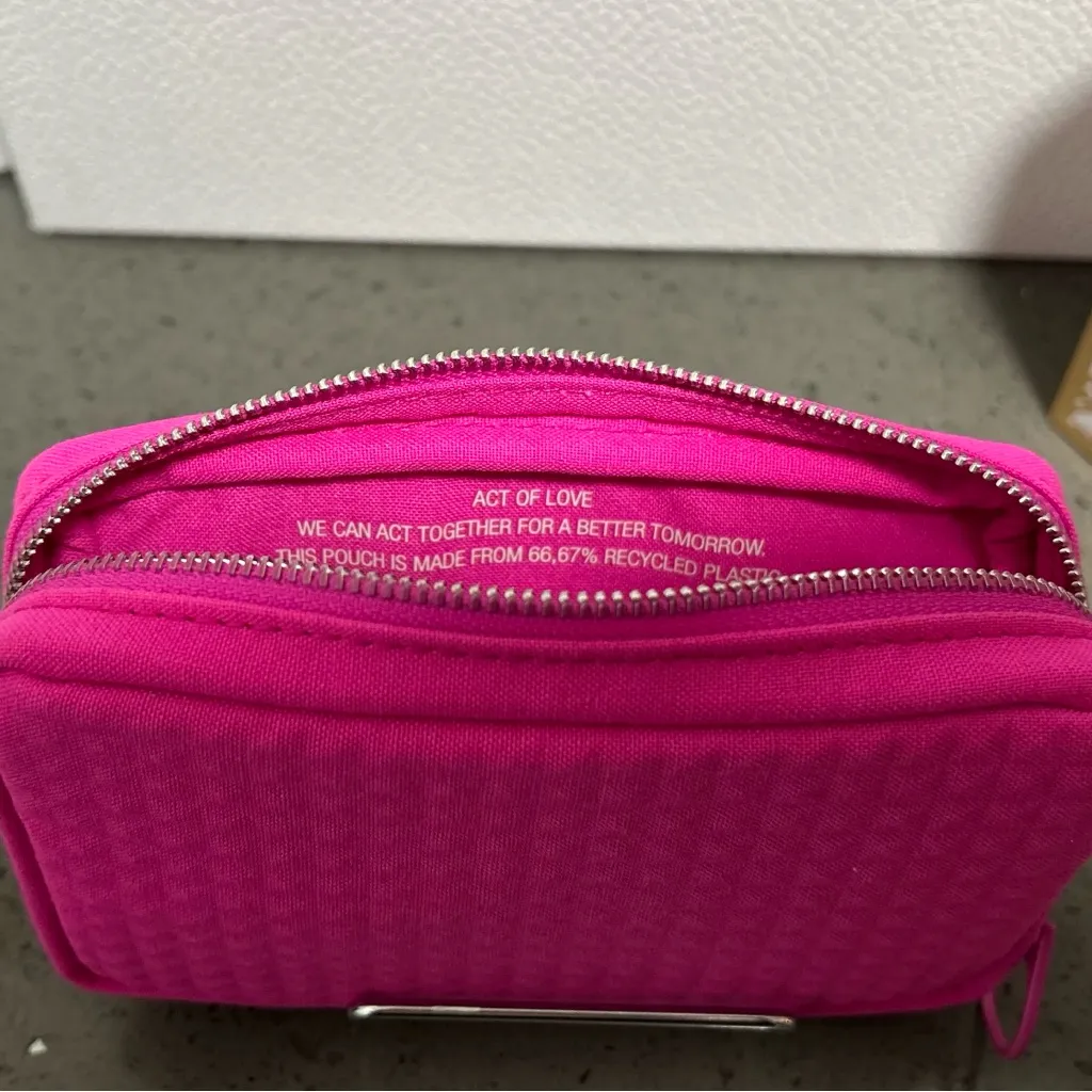 Valentino Pink Cosmetic Bag NWOT - Image 5