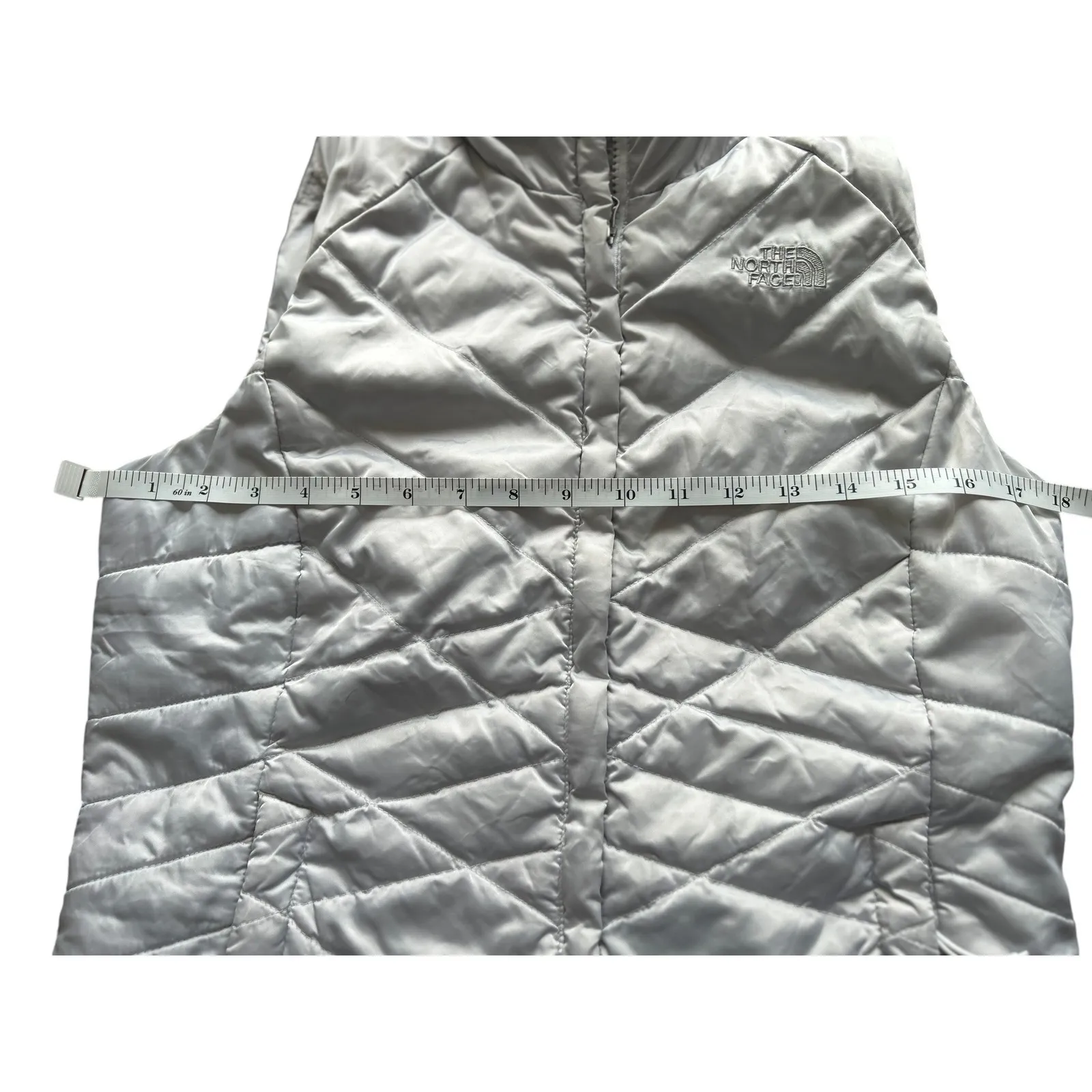 The North Face Womens Puffer Vest Silver Lightweight Full Zip Insulated Size S - Image 3