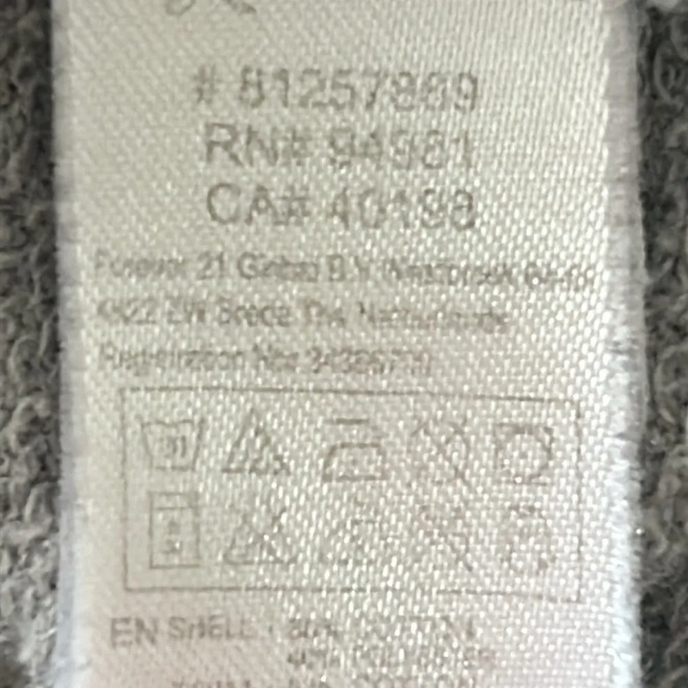 Forever 21 and Gildan Unisex Pullover Sweatshirt Hoodie - Image 14