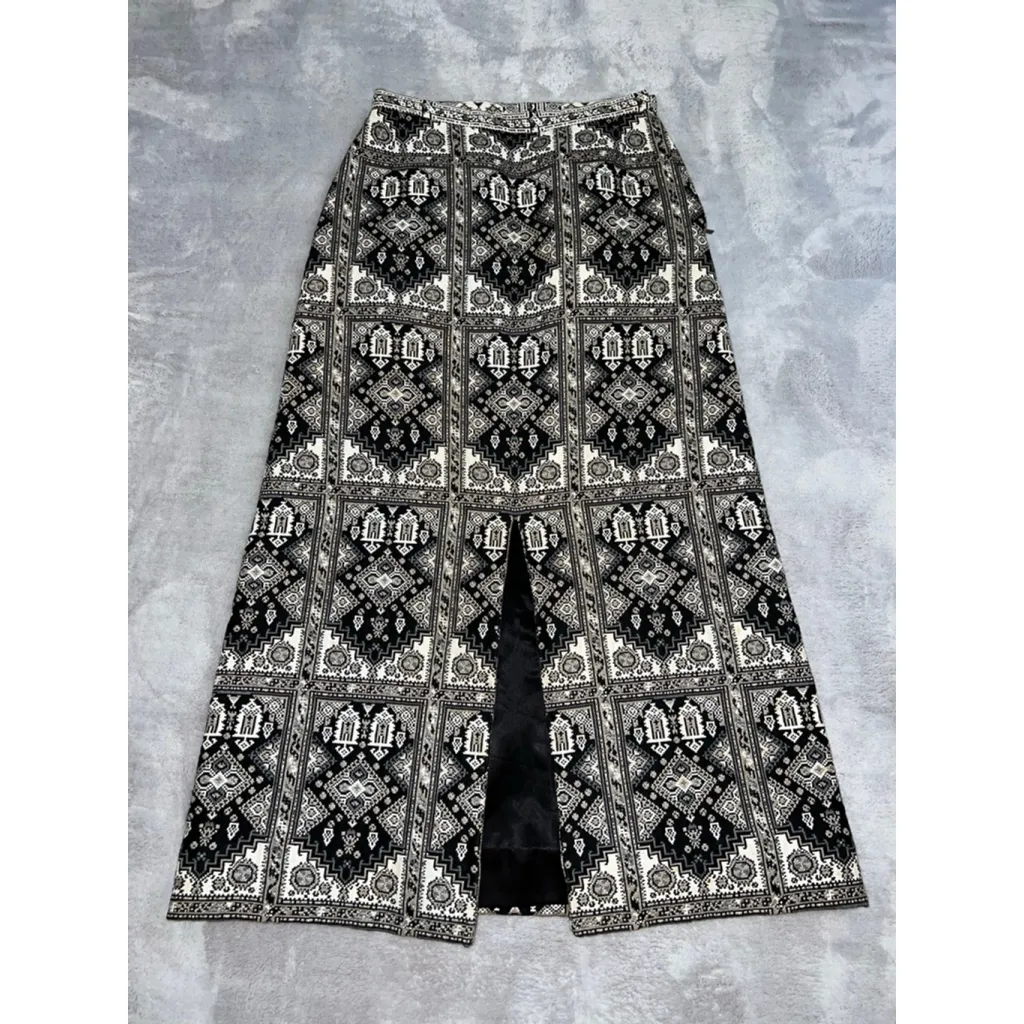 Women's Quilted Black and White Patterned Maxi Skirt Xs - Image 7