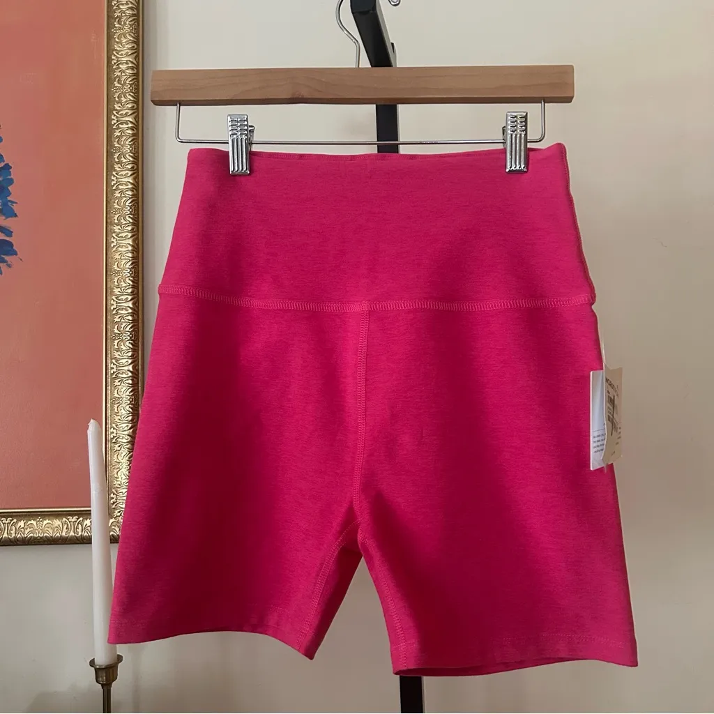 Beyond Yoga Spacedye Keep Pace 5" Biker Shorts Gym Vivid Pink Heather NWT Size L - Image 3