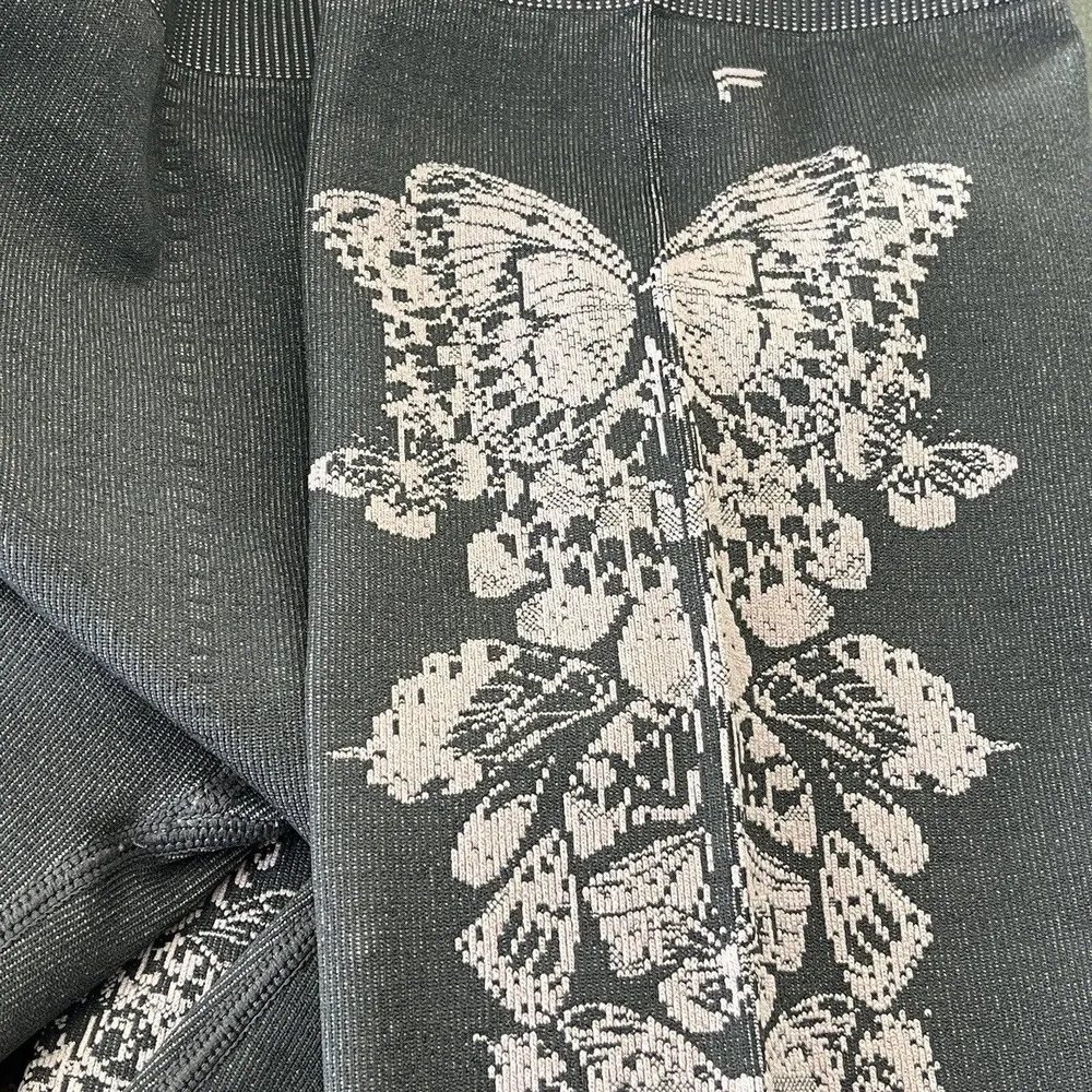 Fabletics XX-Small Seamless Mid-Rise Jacquard 7/8 Legging Iron Butterfly Stretch - Image 5