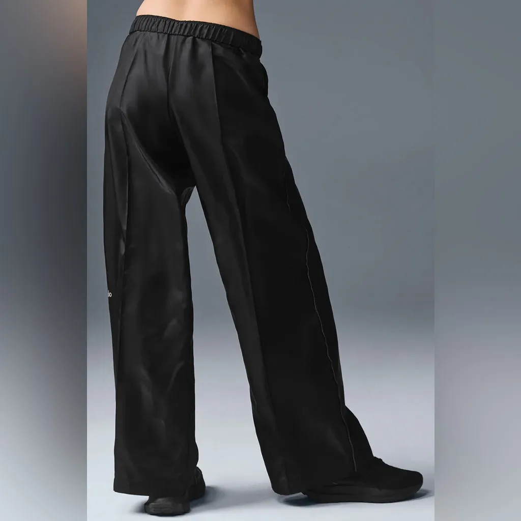 Alo Yoga Afterglow Wide Leg Track Pant 32" Size small - Image 2
